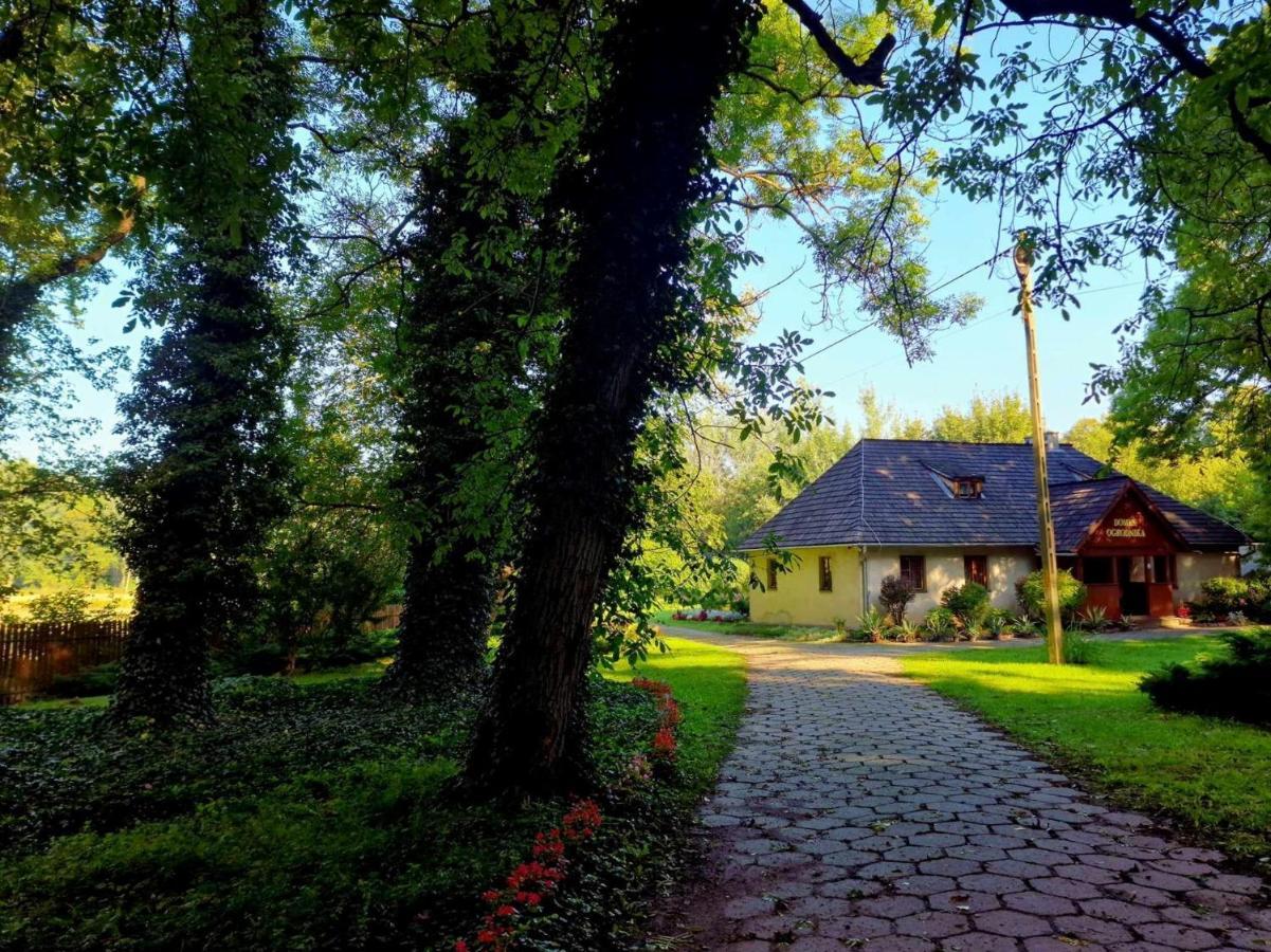 Hostel Domek Ogrodnika Przy Muzeum W Przeworsku Zespole Palacowo - Parkowym Exteriér fotografie